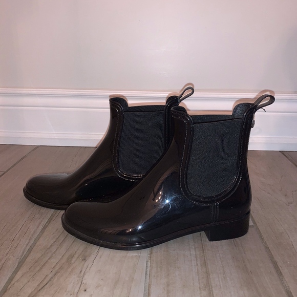 ALDO Shoes - Patent Black Chelsea Boots ALDO Shoes - Patent Black Chelsea Boots